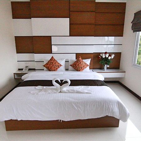 Ttt Hotel Hatjaj Kültér fotó