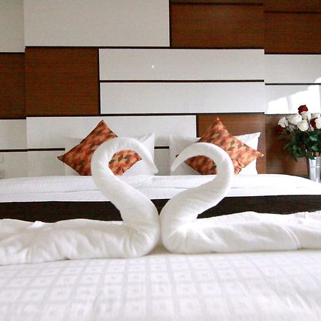 Ttt Hotel Hatjaj Kültér fotó