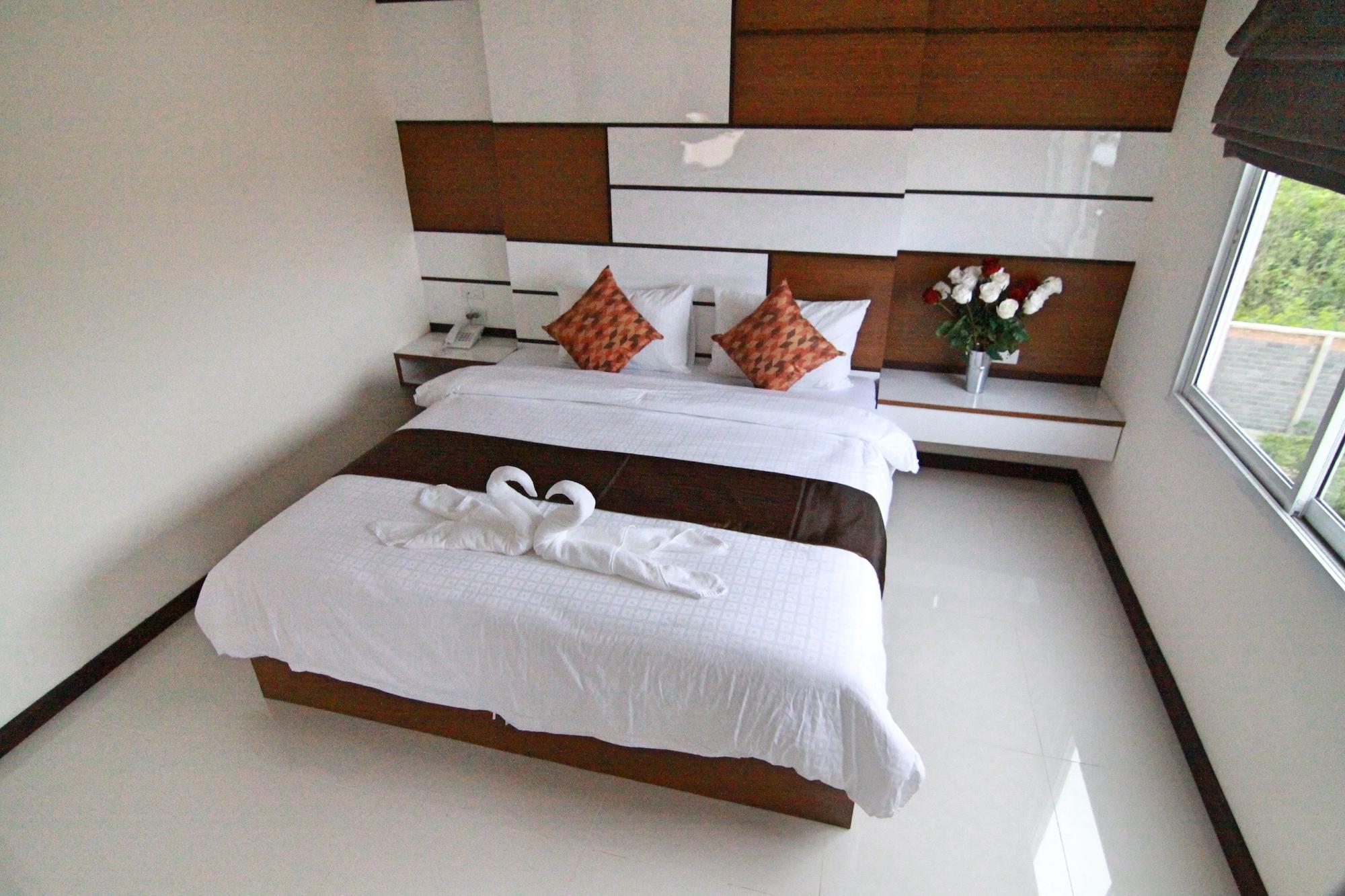 Ttt Hotel Hatjaj Kültér fotó