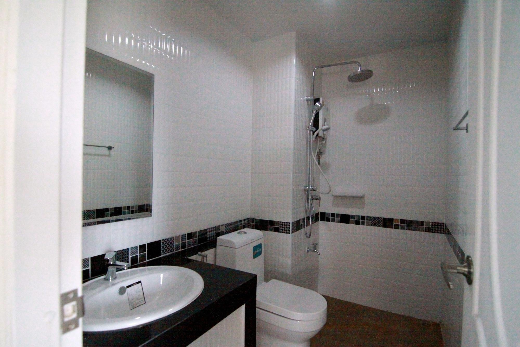 Ttt Hotel Hatjaj Kültér fotó