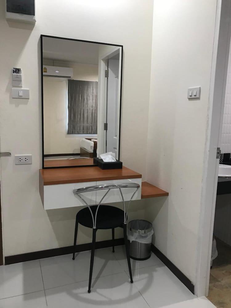 Ttt Hotel Hatjaj Kültér fotó
